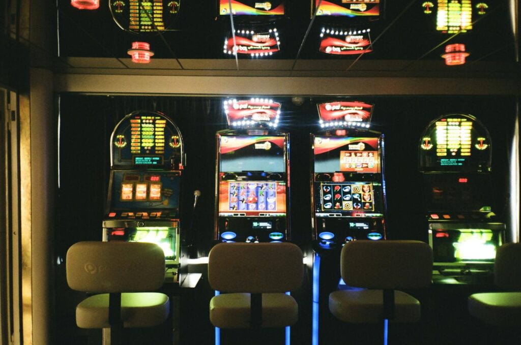 The Dos and Don’ts of Blackjack: Etiquette at the Casino